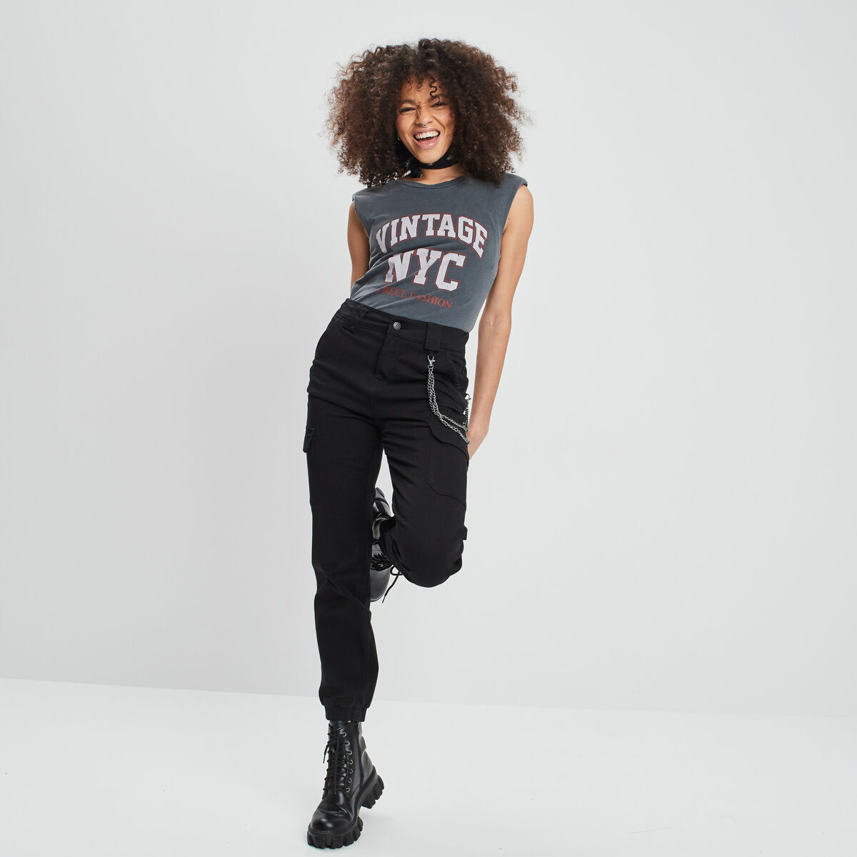 Pantalon cargo avec chaîne noir femme