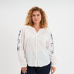 Blouse manches brod&eacute;es col tunisien blanc femme grande taille