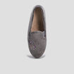 Chaussons brodés gris femme
