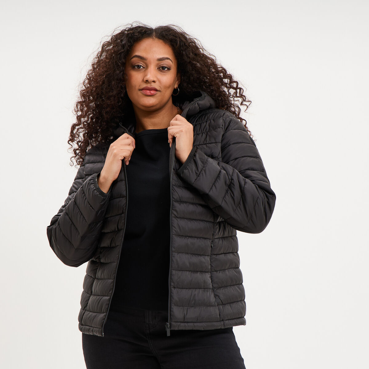 Doudoune d&eacute;perlante l&eacute;g&egrave;re &agrave; capuche noir femme grande taille