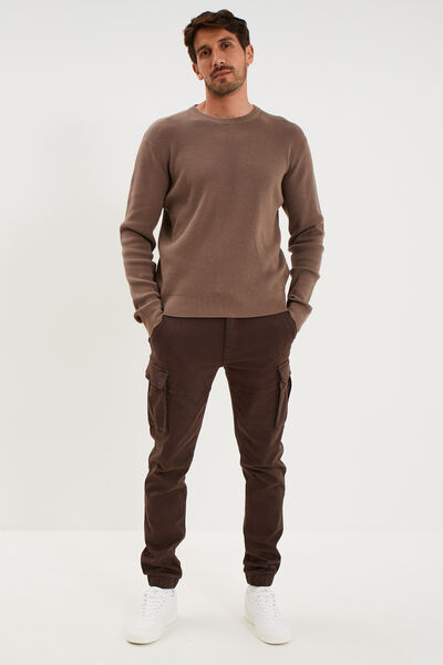 Pull en maille textur&eacute;e col rond gris fonc&eacute; homme