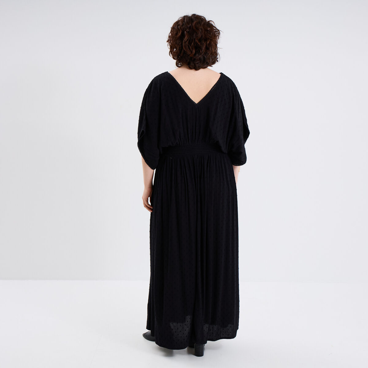 Robe longue en plumetis taille smockée noir femme grande taille