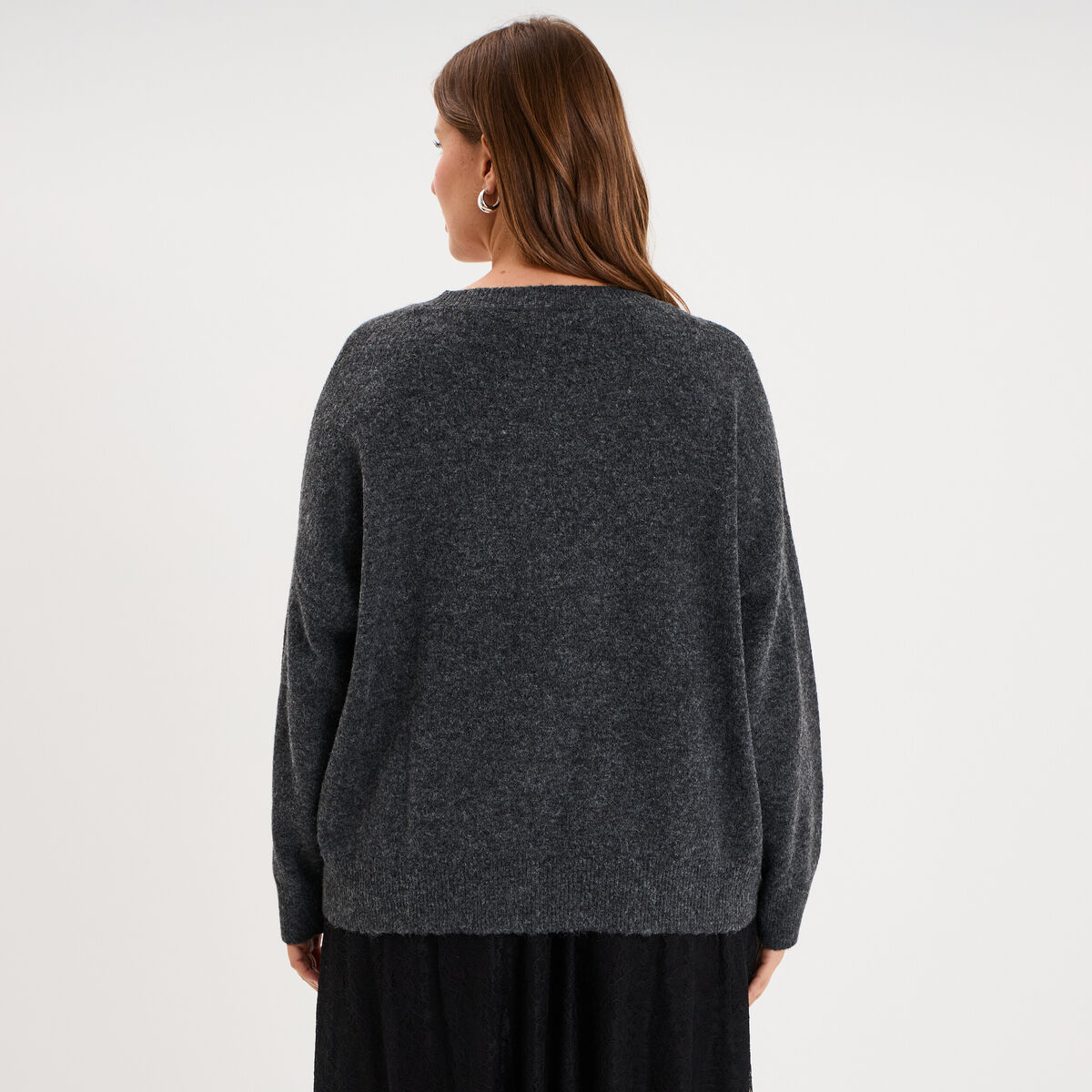 Pull &agrave; paillettes gris fonc&eacute; femme grande taille