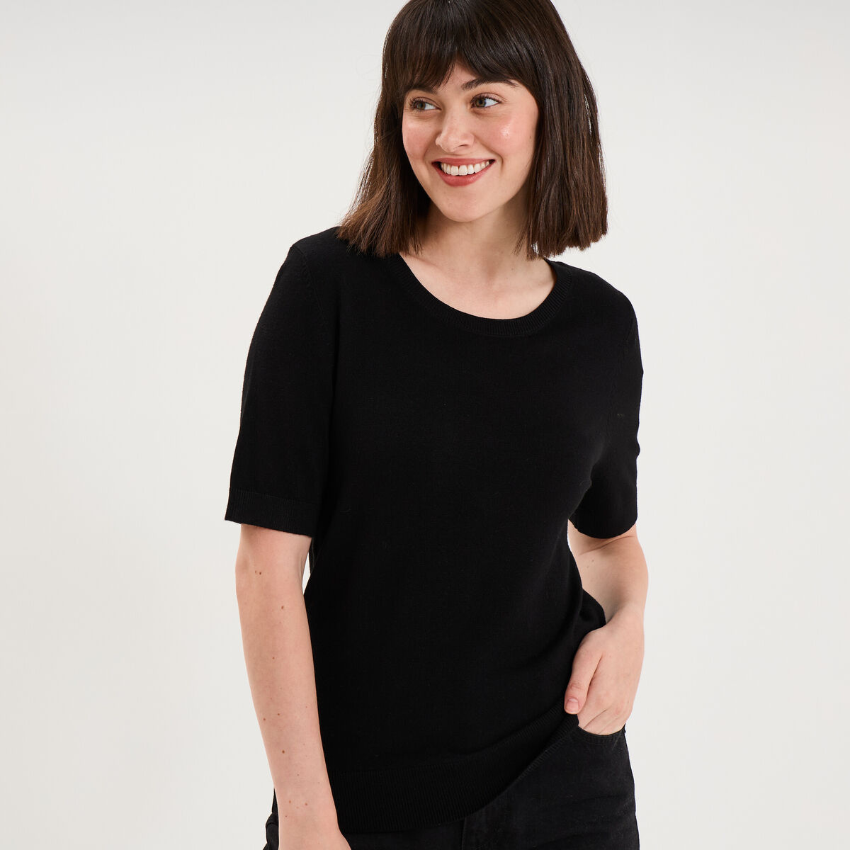 Pull manches courtes col rond noir femme