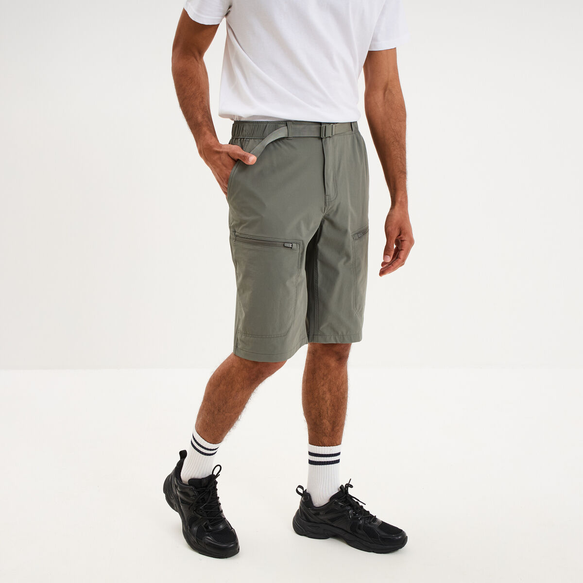 Short de randonn&eacute;e respirant gris homme