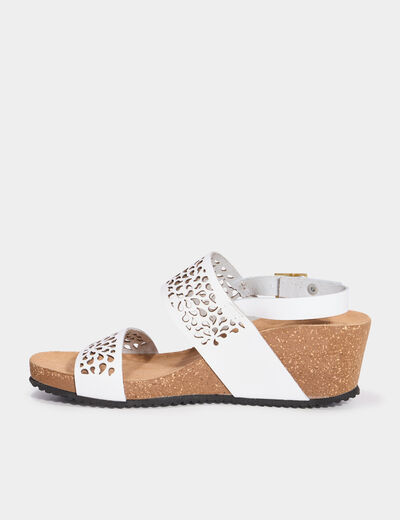 Sandales compensées perforées en cuir blanc femme