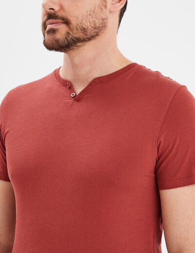 T-shirt manches courtes col tunisien rouge fonc&eacute; homme