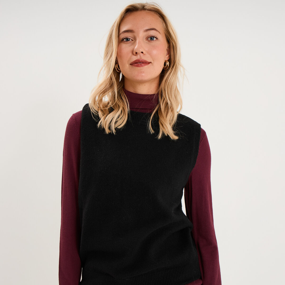 Pull sans manches col rond noir femme