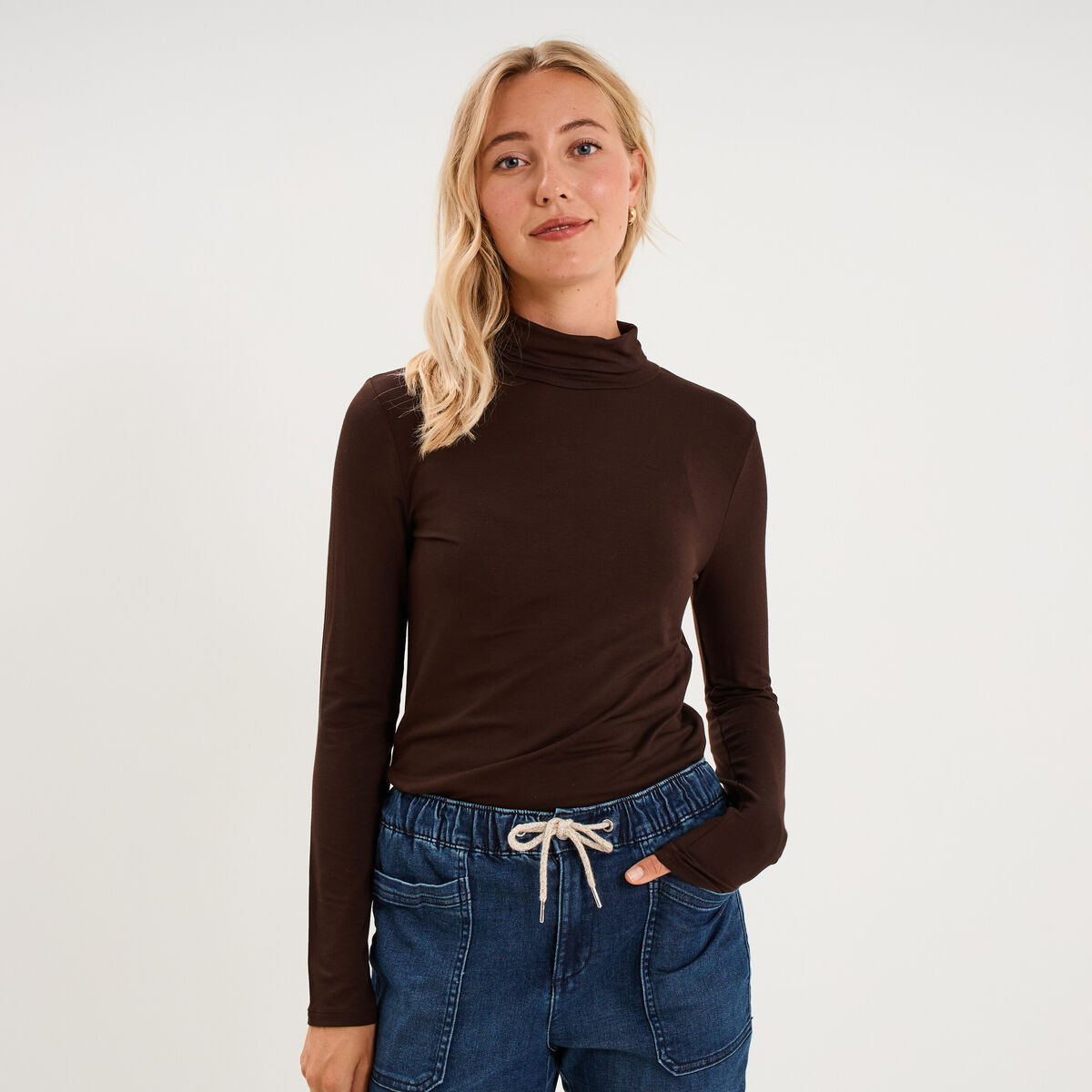 T-shirt manches longues col roul&eacute; marron fonc&eacute; femme