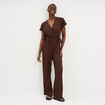 Combinaison pantalon gaufr&eacute;e ceintur&eacute;e marron fonc&eacute; femme