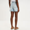 Short en jean d&eacute;chir&eacute; coton denim bleach femme