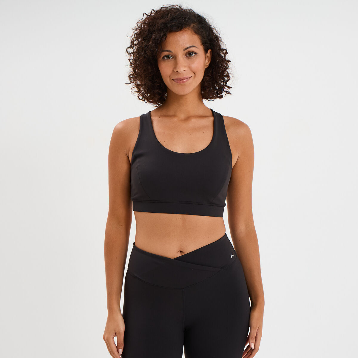 Brassi&egrave;re de sport ajust&eacute;e dos nageur noir femme