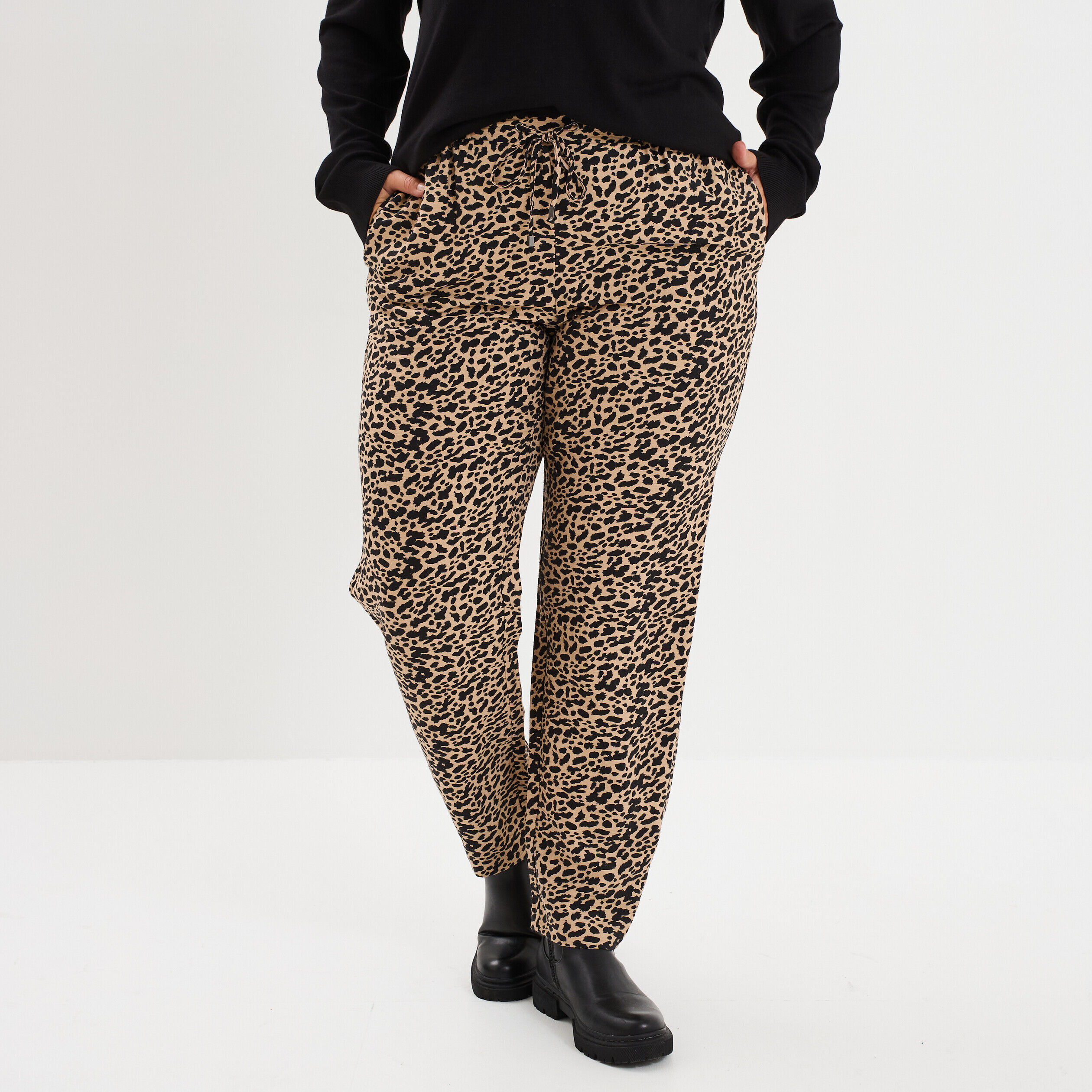 Pantalon fluide coupe carotte élastiqué beige femme grande taille MODAVISTA