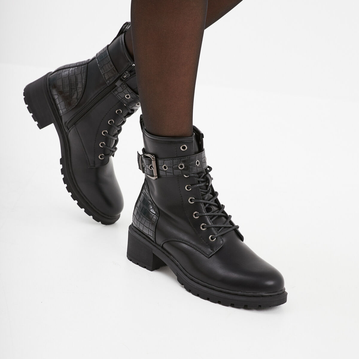 Bottines croco crant&eacute;es avec boucles noir femme