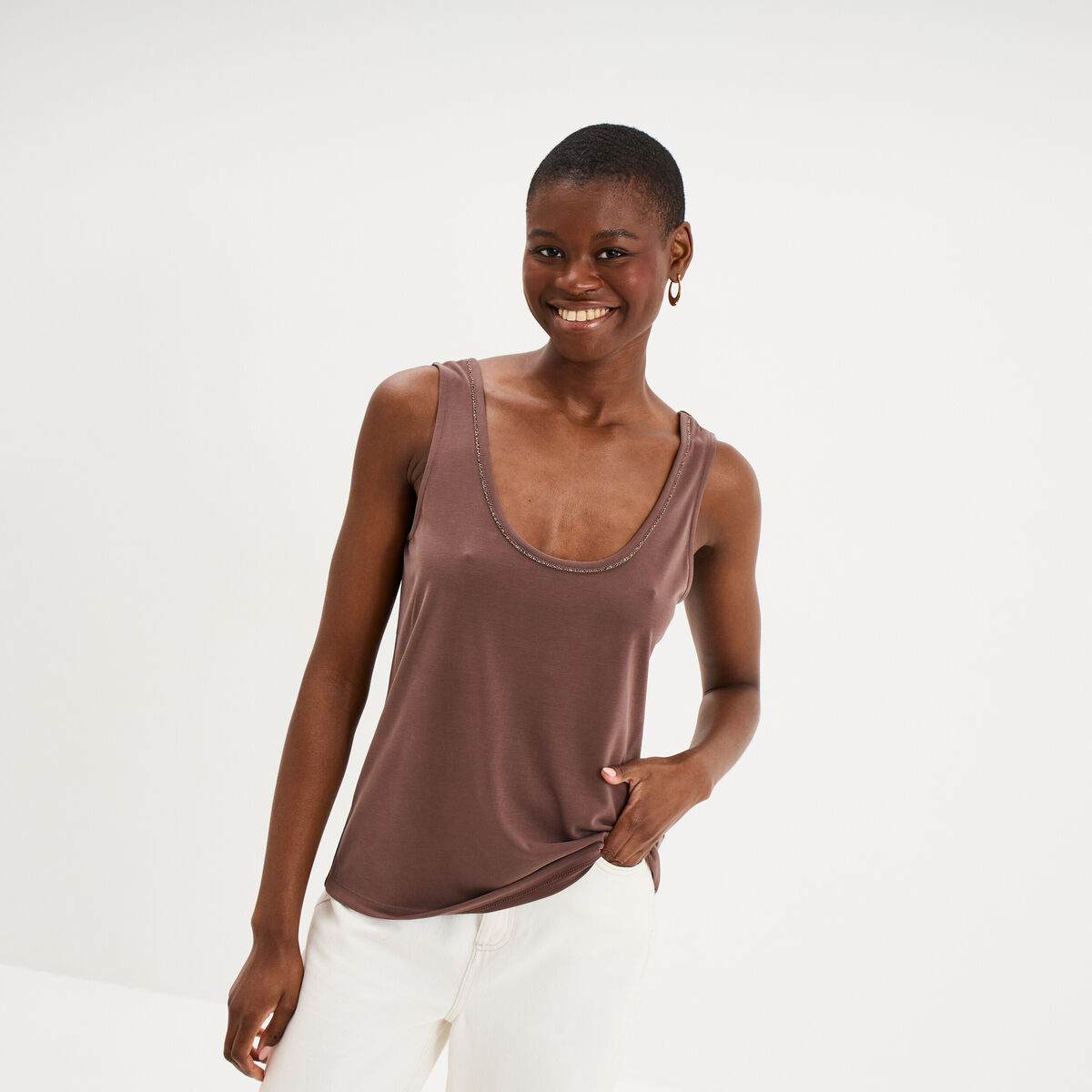 D&eacute;bardeur col U sans manches marron fonc&eacute; femme