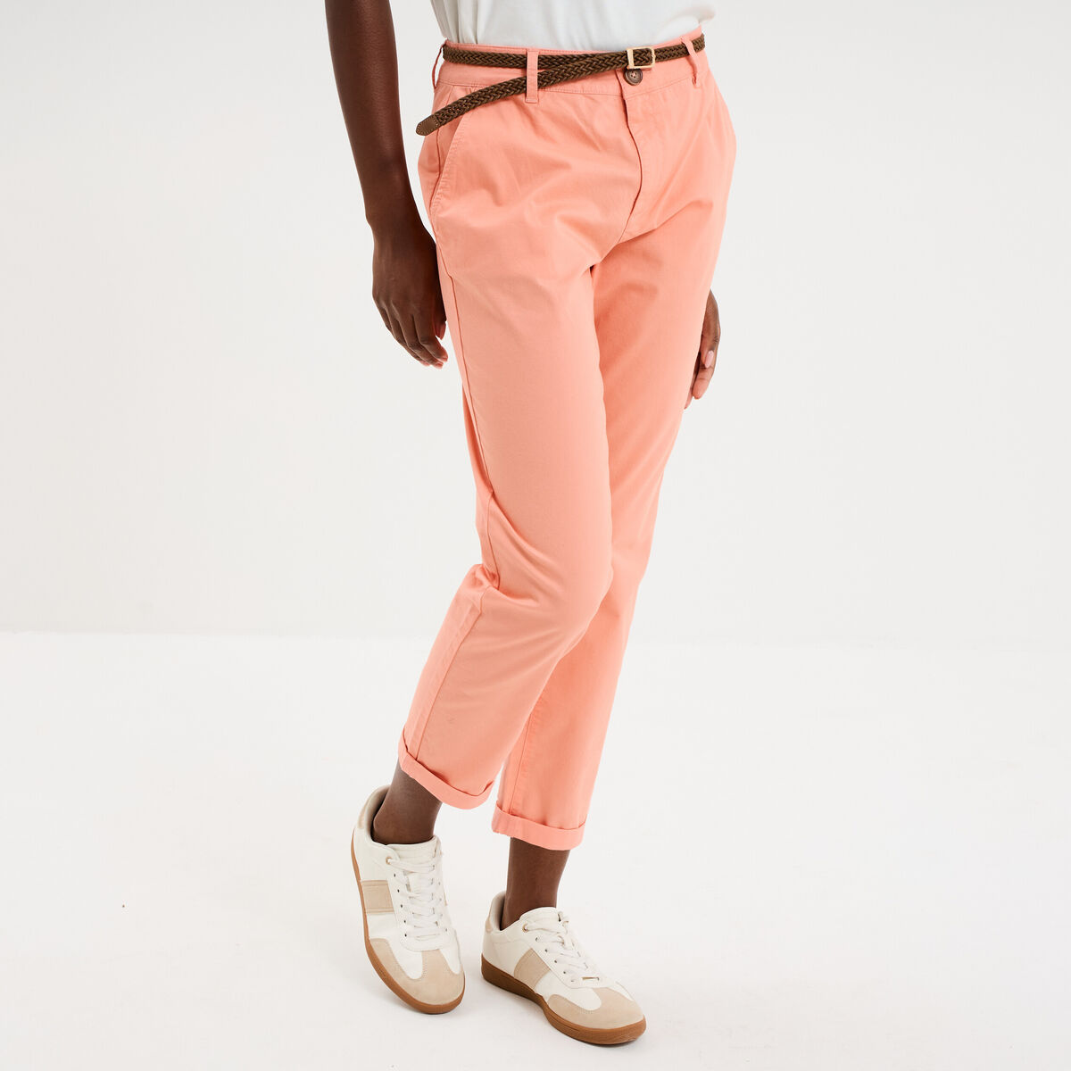 Pantalon chino 7/8&egrave;me ceinture tress&eacute;e orange corail femme