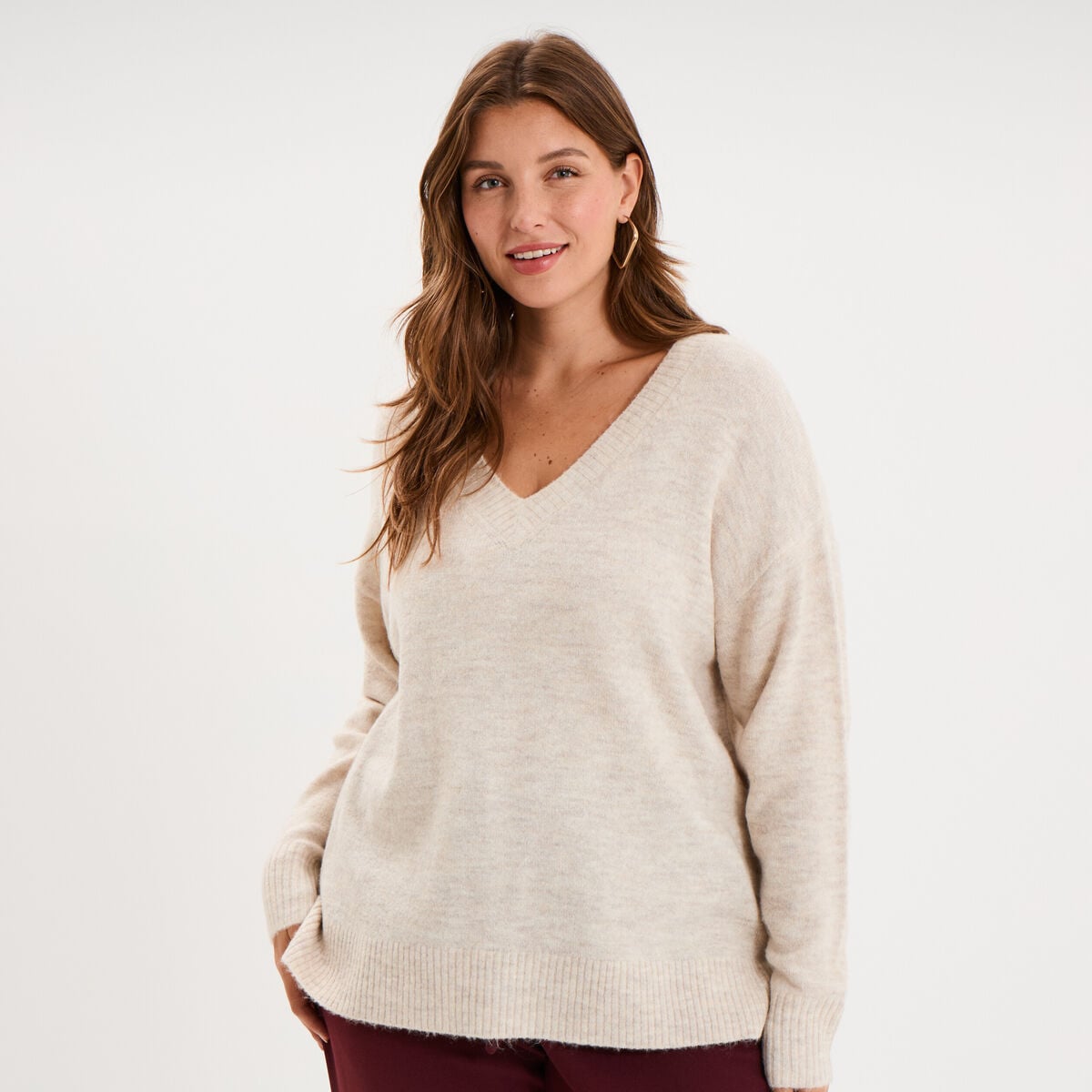 Pull droit col en V manches longues ecru femme grande taille