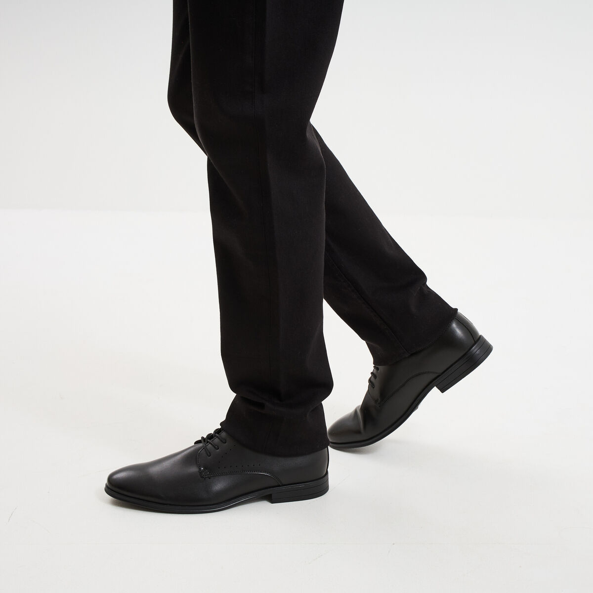 Derbies lac&eacute;es noir homme