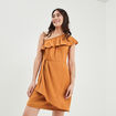 Robe droite asymétrique à volants marron cognac femme