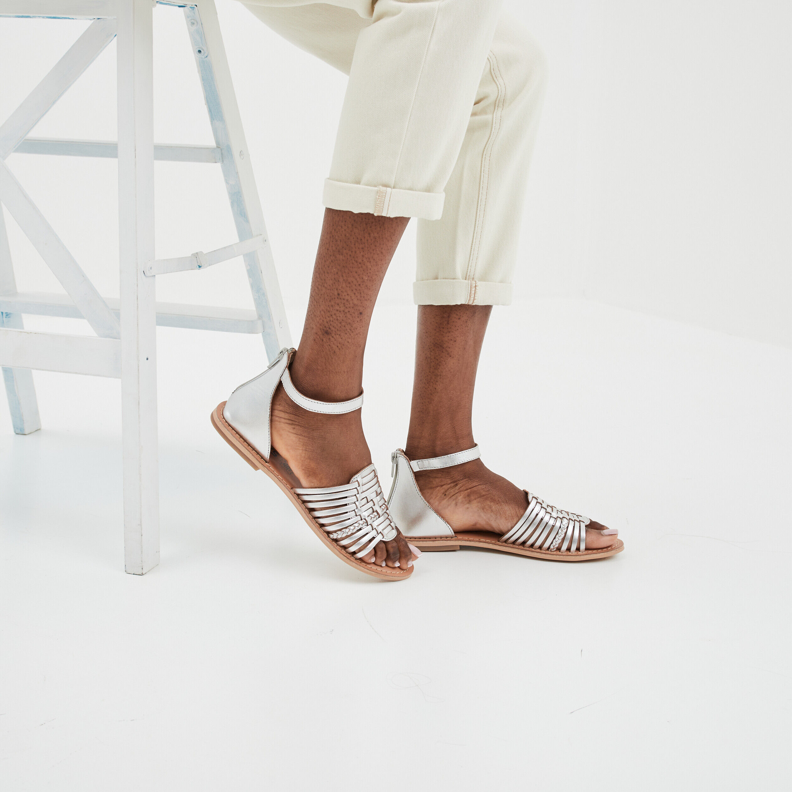 Sandales plates à brides en cuir Creeks gris argent femme CREEKS