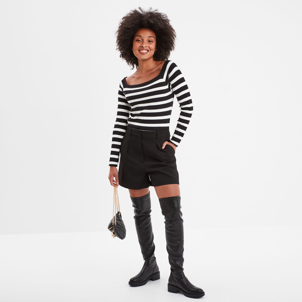 Pull côtelé col carré tricotage en côte noir femme
