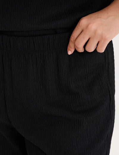 Pantalon effet gaufr&eacute; fluide noir femme grande taille