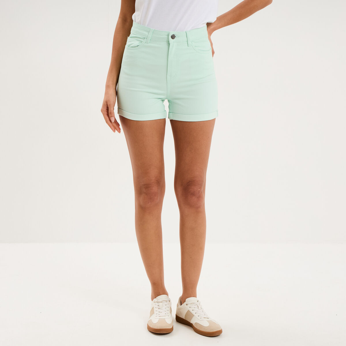 Short en jean slim coton stretch vert clair femme