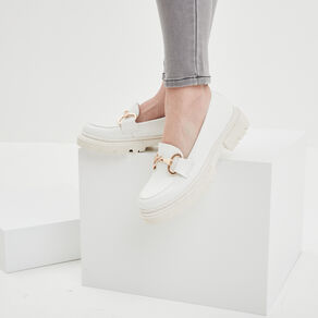 Mocassins crantés détail chaîne Liberto blanc femme