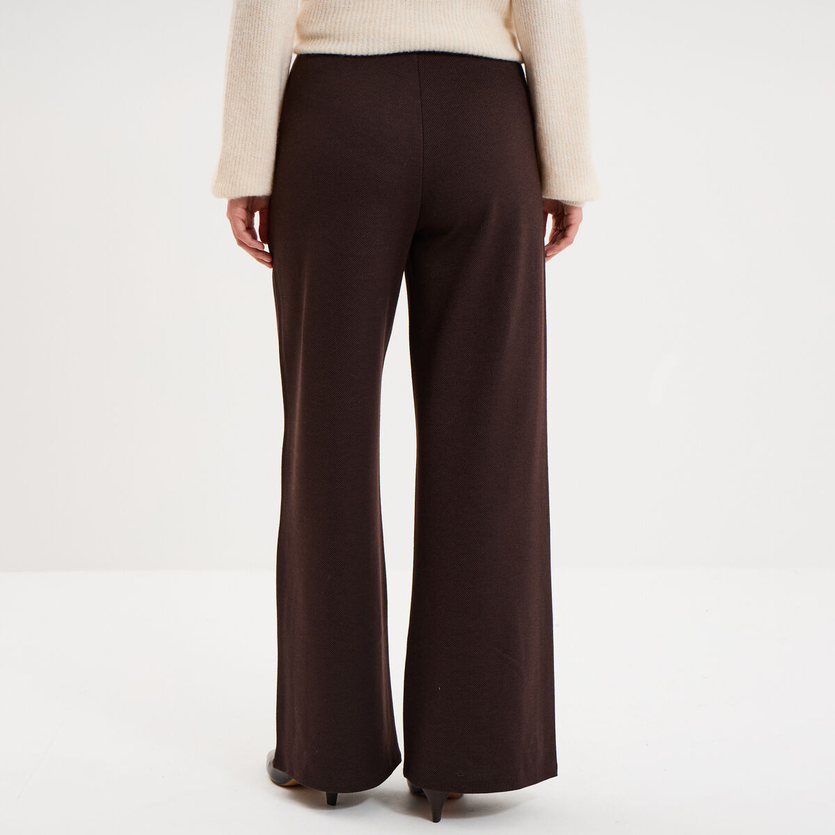 Pantalon large fluide effet cr&ecirc;pe marron fonc&eacute; femme