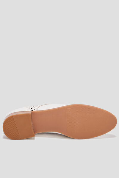 Derbies perforées en cuir blanc femme