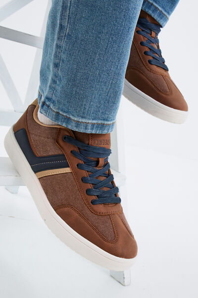 Tennis basses &agrave; lacets marron clair homme