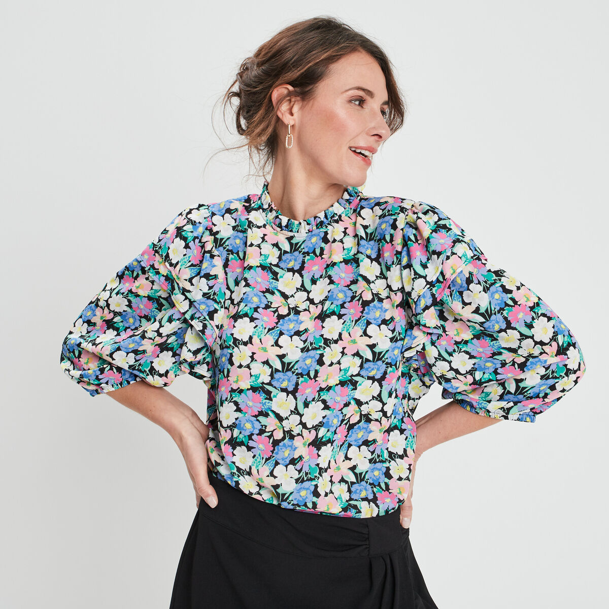 Blouse manches bouffantes col montant noir femme