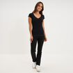 T-shirt col V ajust&eacute; manches courtes noir femme