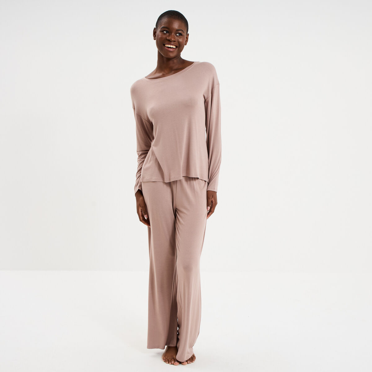 Ensemble pyjama t-shirt et pantalon marron clair femme