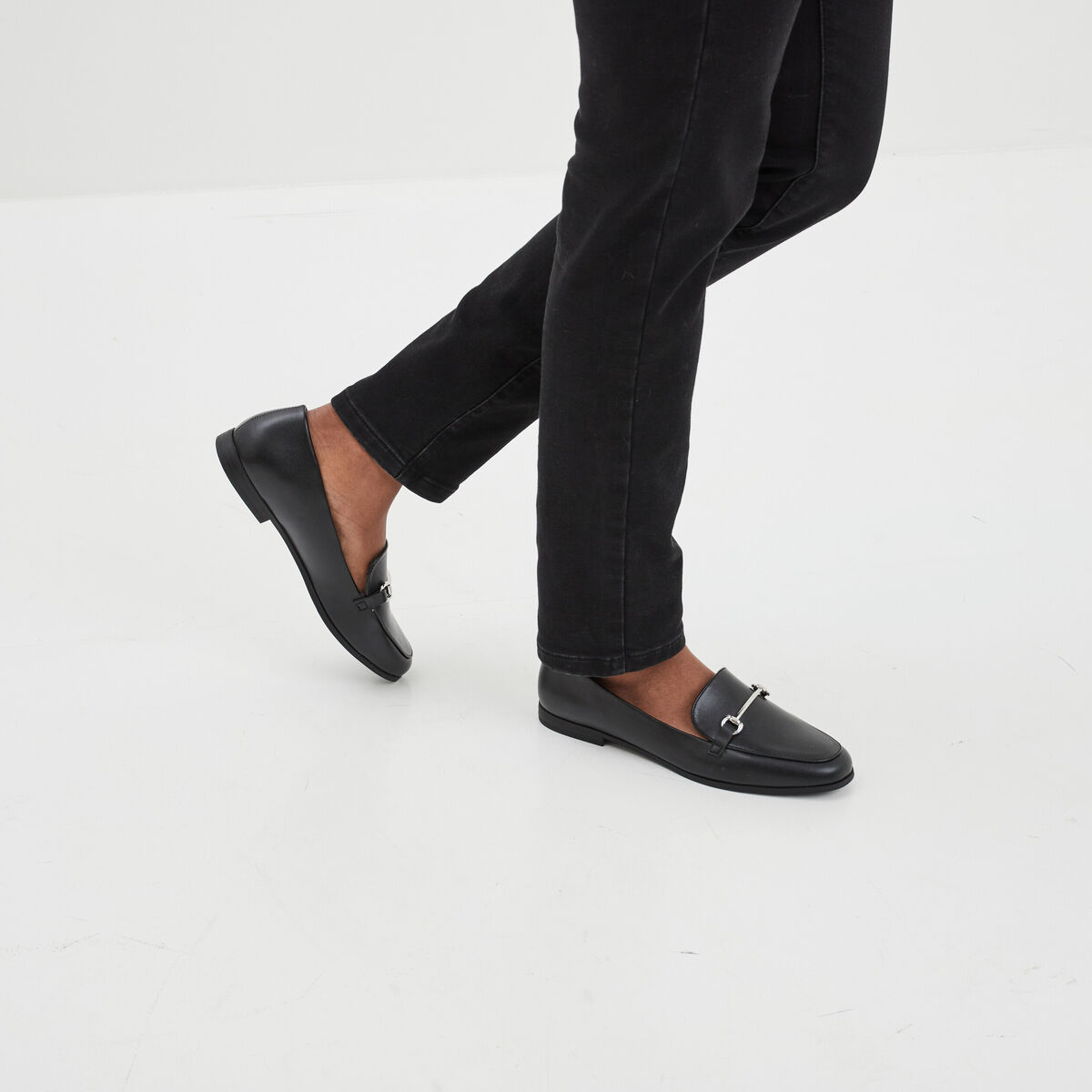 Mocassins plats avec boucles noir femme