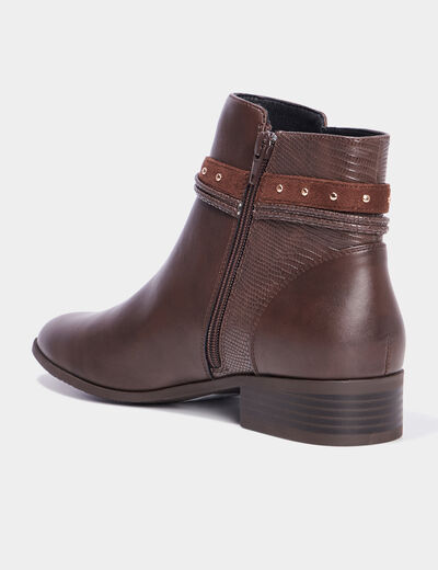 Bottines à talons plats détails cloutés marron femme
