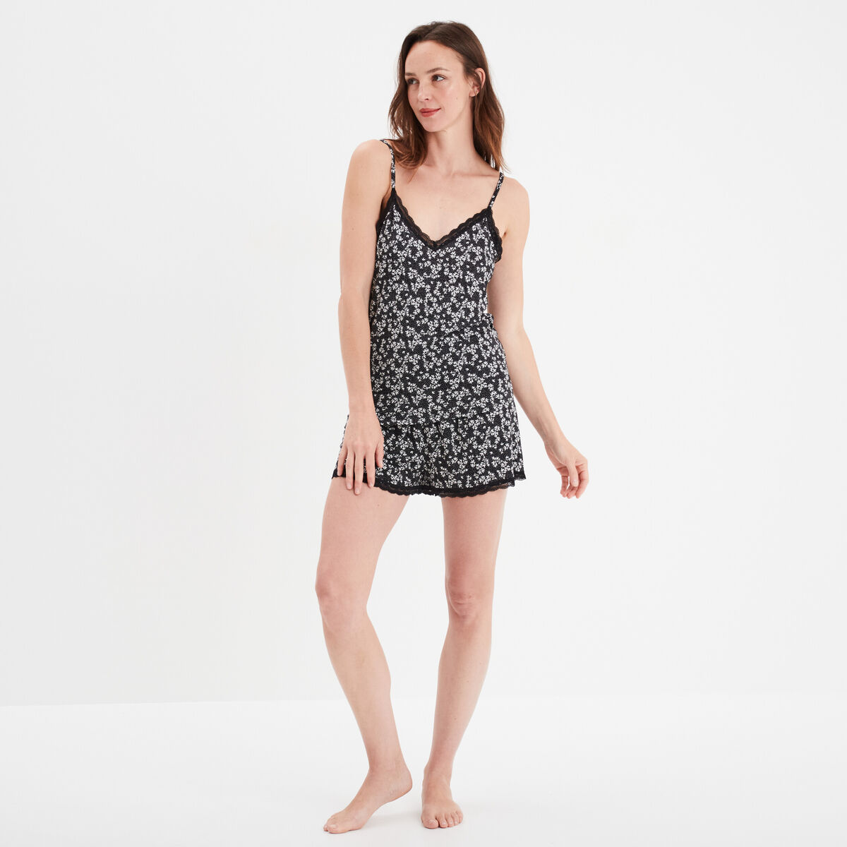 Bas de pyjama short détails dentelle noir femme
