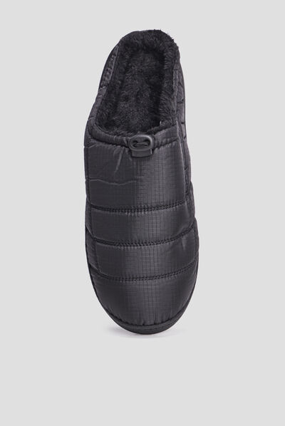 Chaussons mules matelassés et fourrés noir homme