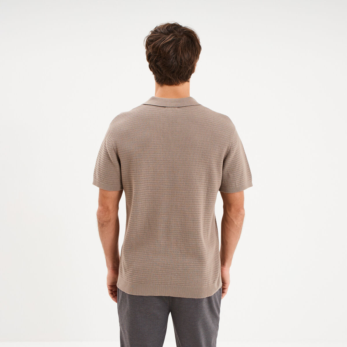 Polo manches courtes textur&eacute; coton marron homme