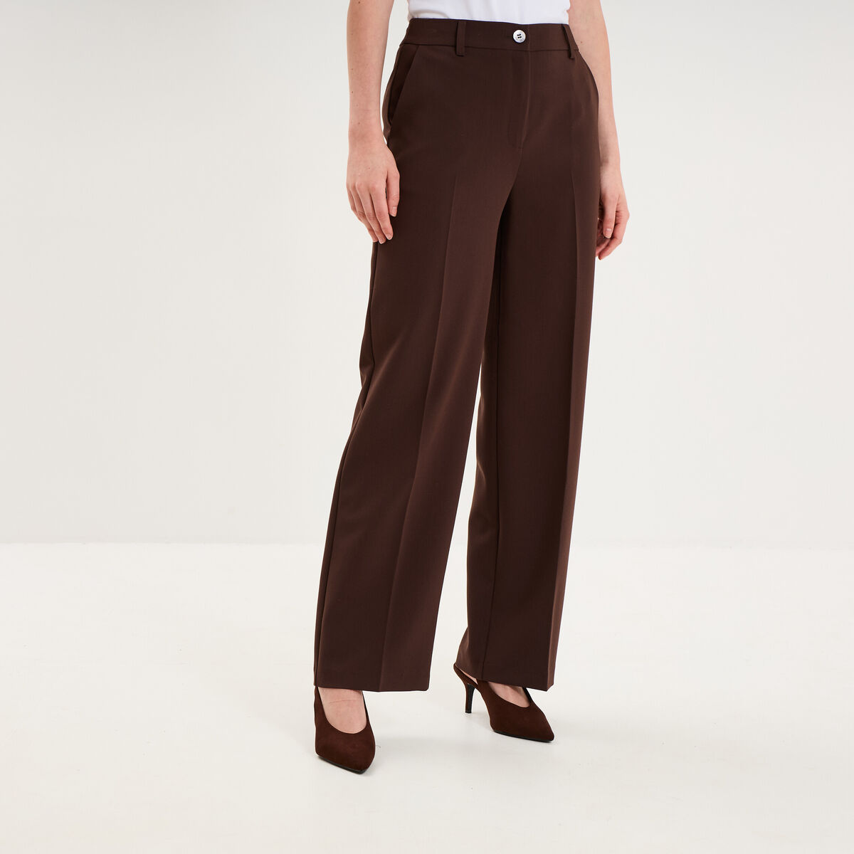 Pantalon droit effet cr&ecirc;pe &agrave; pinces marron fonc&eacute; femme