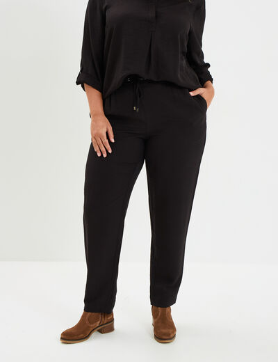 Pantalon carotte fluide élastiqué noir femme grande taille