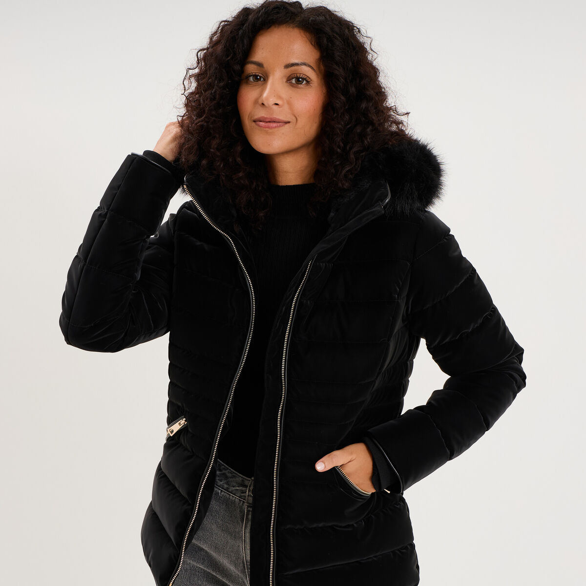 Doudoune courte capuche fausse fourrure noir femme