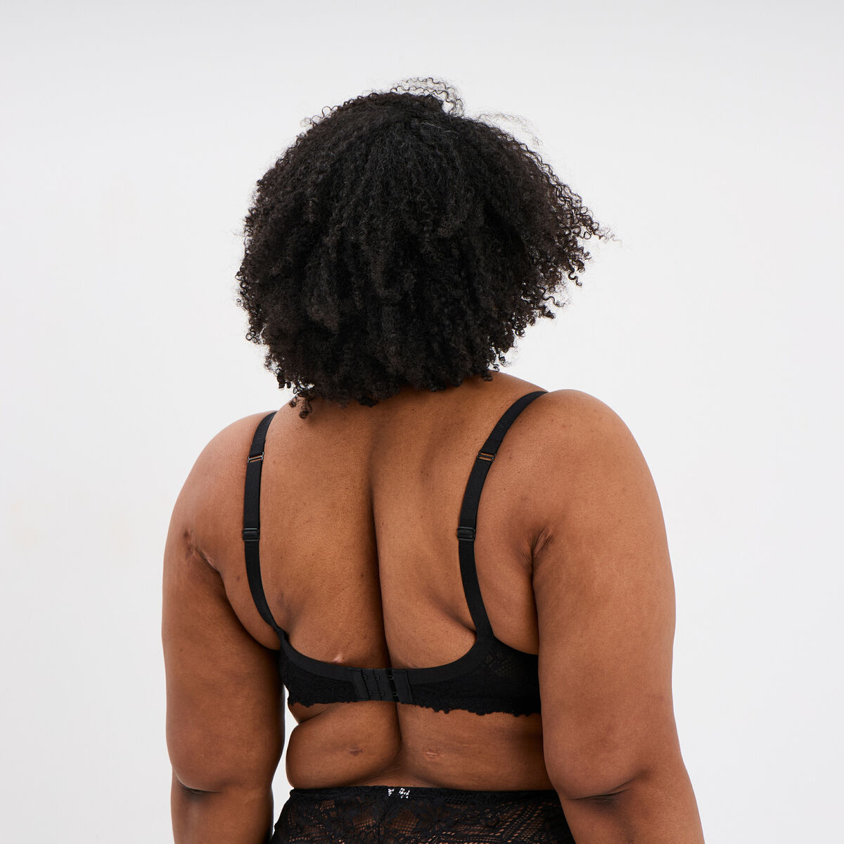 Soutien-gorge embo&icirc;tant dentelle noir femme grande taille