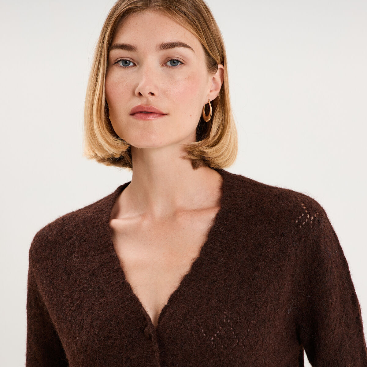 Gilet cardigan ajour&eacute; manches longues marron fonc&eacute; femme