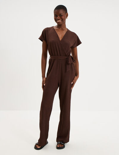 Combinaison pantalon gaufr&eacute;e ceintur&eacute;e marron fonc&eacute; femme