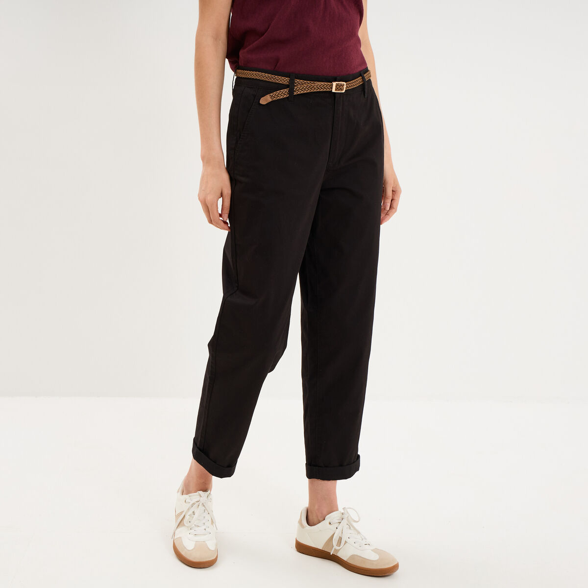 Pantalon chino regular ceinture tress&eacute;e noir femme