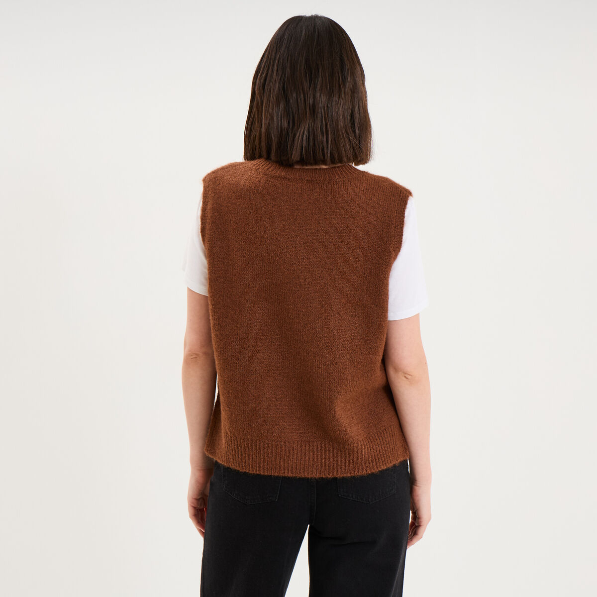 Pull col rond sans manches &agrave; boutons marron fonc&eacute; femme