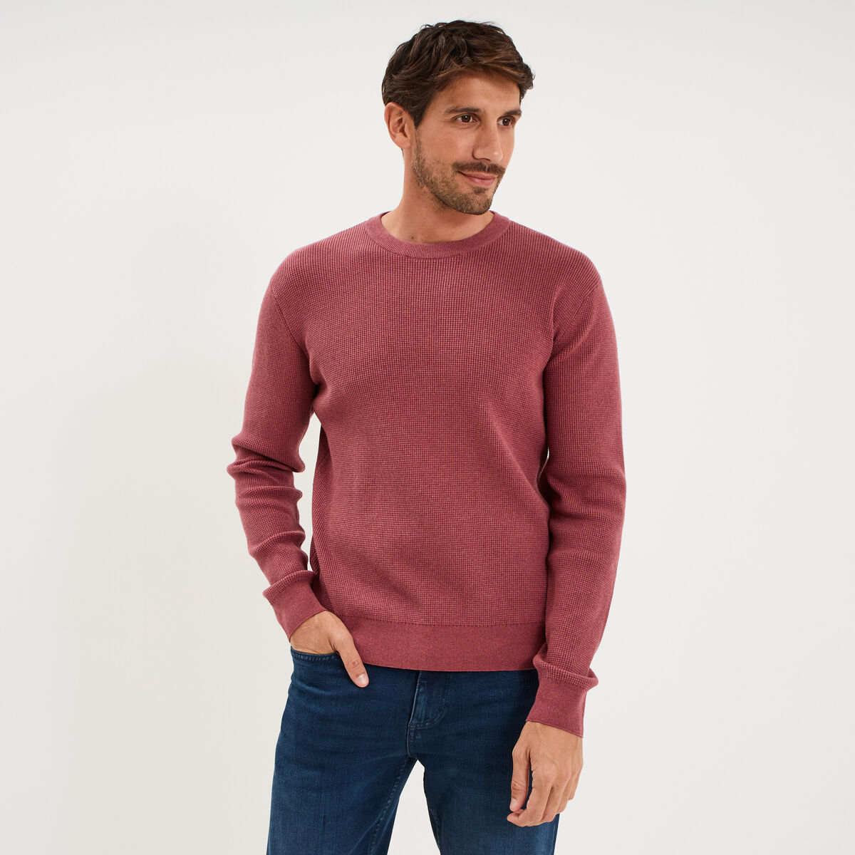 Pull en maille textur&eacute;e col rond vieux rose homme
