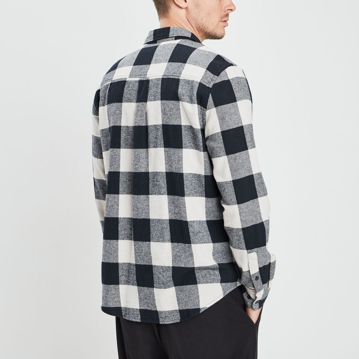 Chemise droite 2 poches manches longues ecru homme