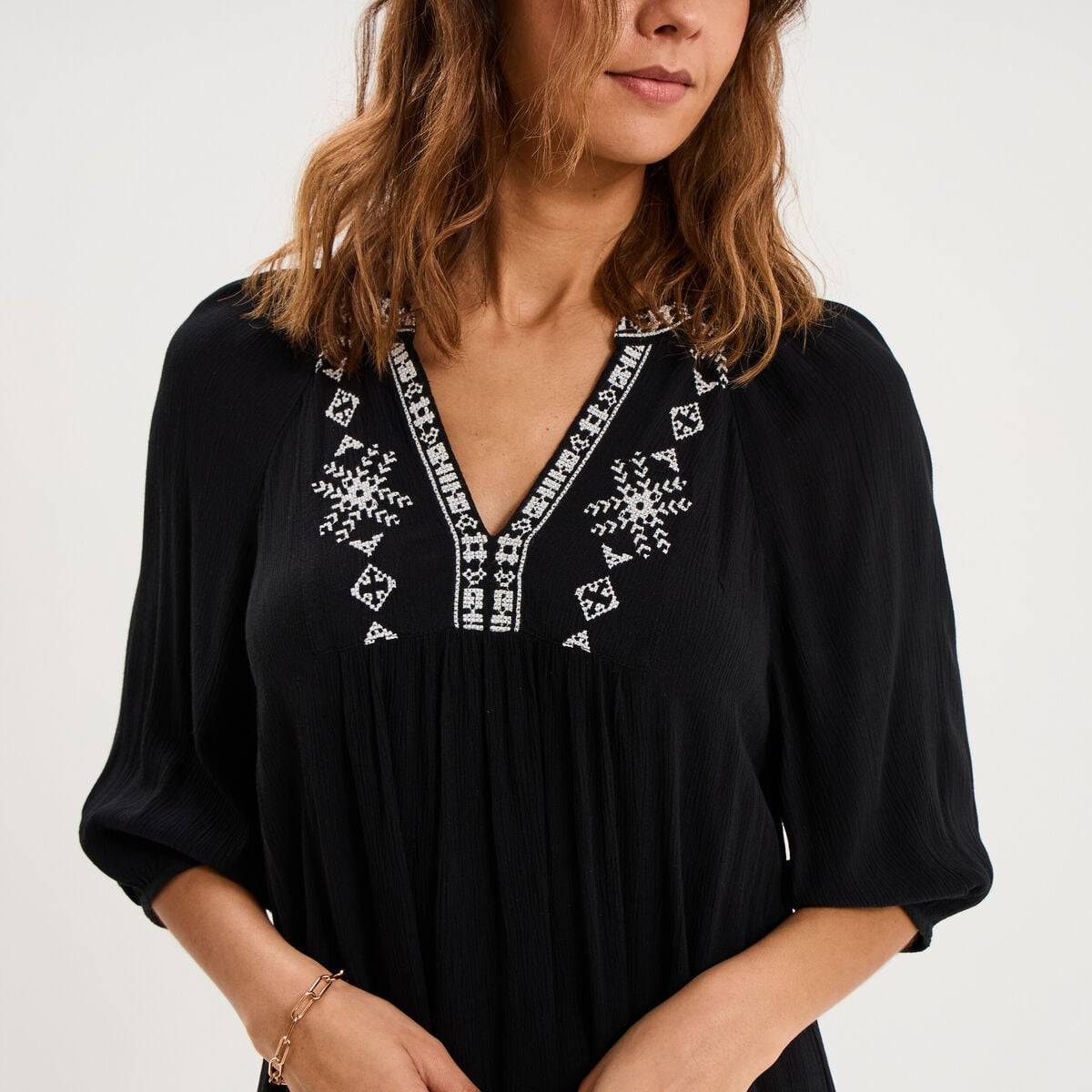 Robe longueur genou avec broderie noir femme